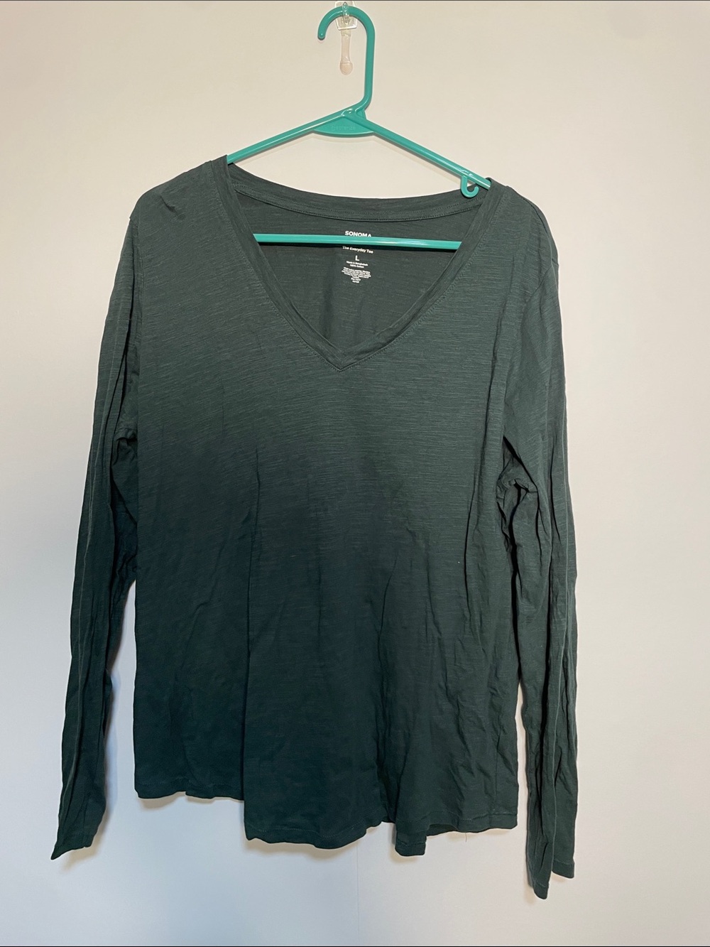Sonoma Women's Long Sleeve V-Neck Top in Forest Green